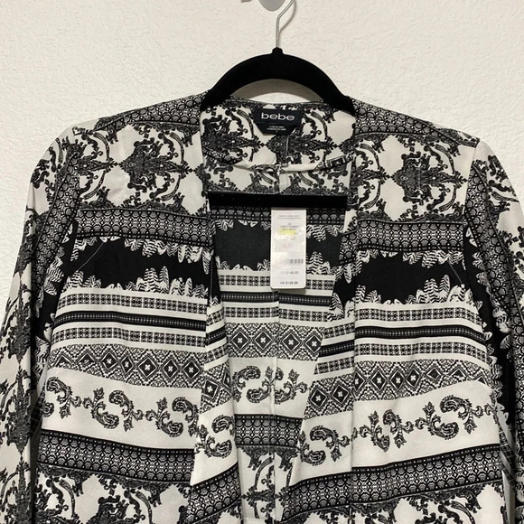 Bebe NWT Printed Asymmetrical Jacket - Picture 5 of 8